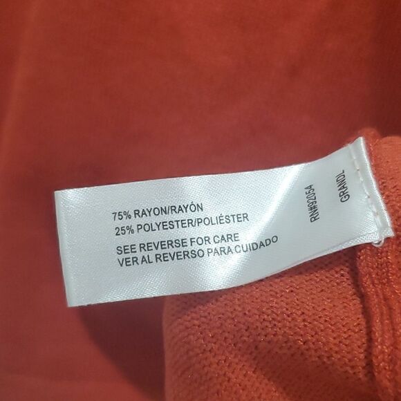 Carolyn Taylor Women’s 3/4 Sleeve Sweater, PL - Picture 3 of 5